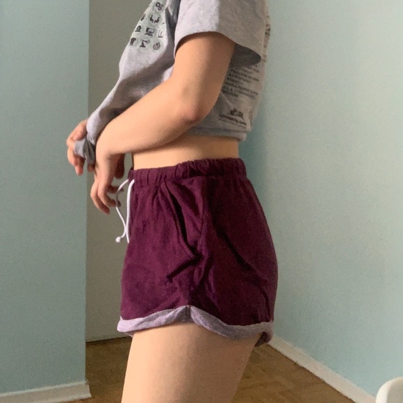H&M burgundy shorts - Picture 2 of 3